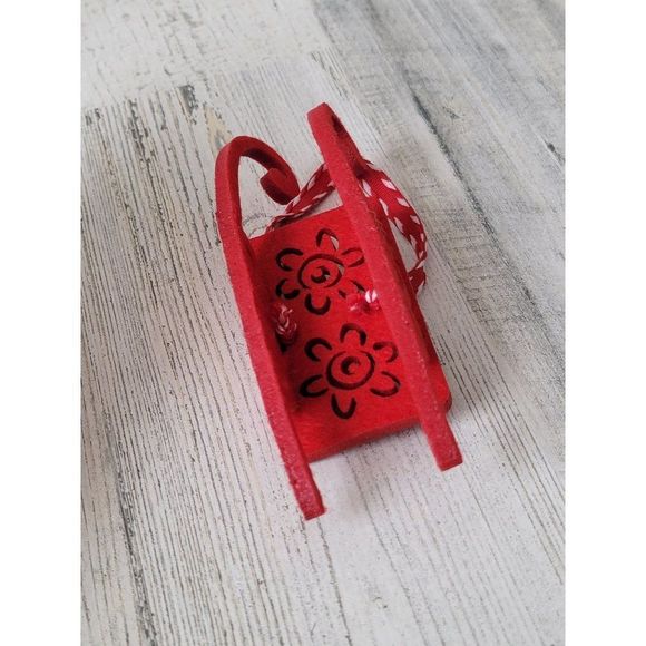 Felt red flower sled ornament Xmas decor - Picture 3 of 4